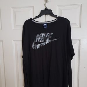 Nike top
